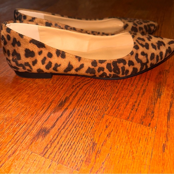 Chic Leopard Print Women's Ballet Flats - Picture 4 of 7
